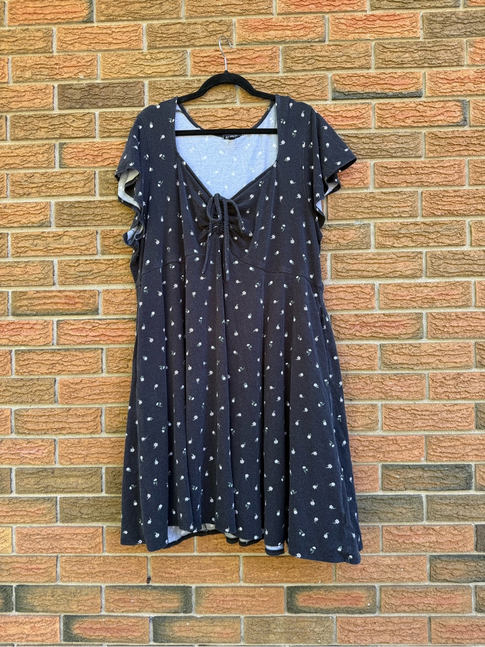Womenβs Black Delicate Floral Cinch Dress
